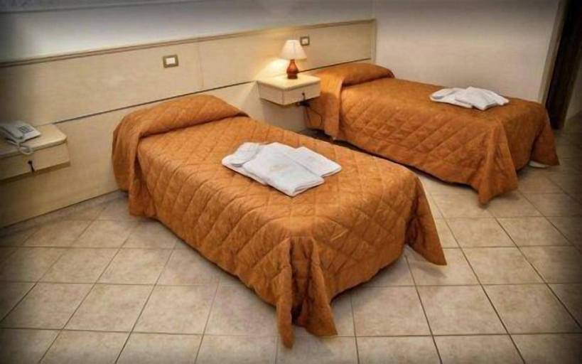 Bedroom 2, Elia Hotel, Salerno