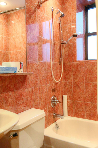 Bathroom 4, Hotel Newton (CLOSED), New York