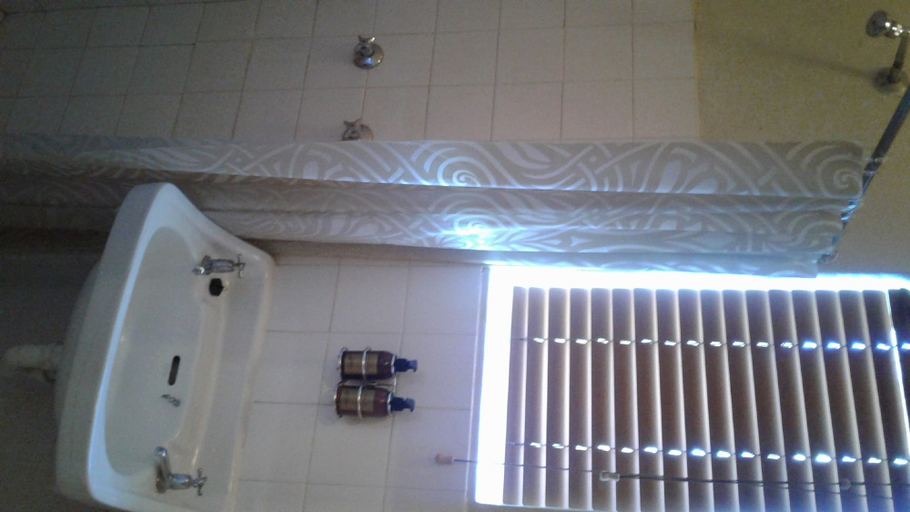 Bathroom 3, Travalia Guest Farm, Central Karoo