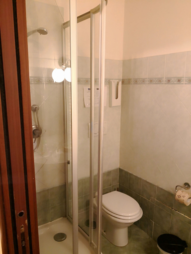 Bathroom 5, B&B Window To The Tower, Pisa