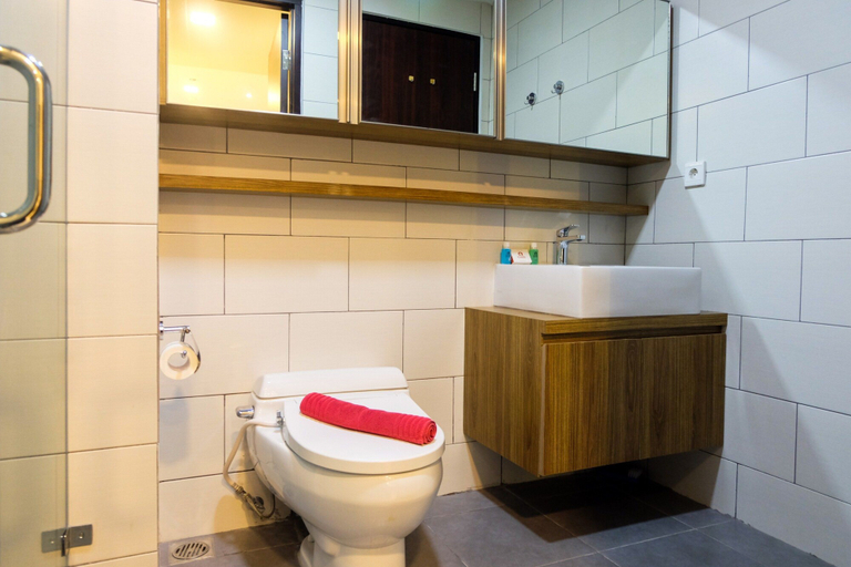 Bathroom 4, Best Price 1BR Lexington Residence, South Jakarta