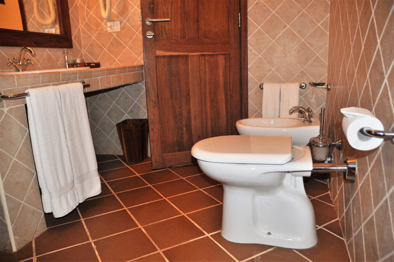 Bathroom 4, Dongwe Club, Kusini