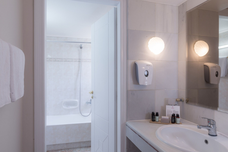Bathroom 5, Athina Palace Resort & Spa, Crete