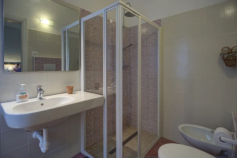 Bathroom 4, La Malvasia, Trento