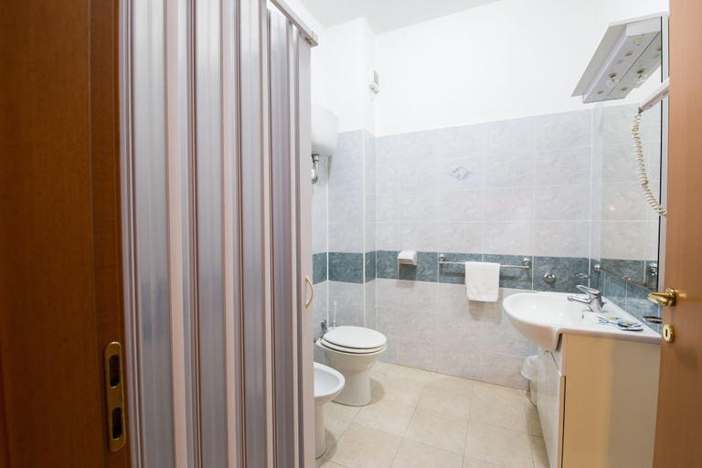 Bathroom 5, Fruit Village Capo Rizzuto S Antonio, Crotone