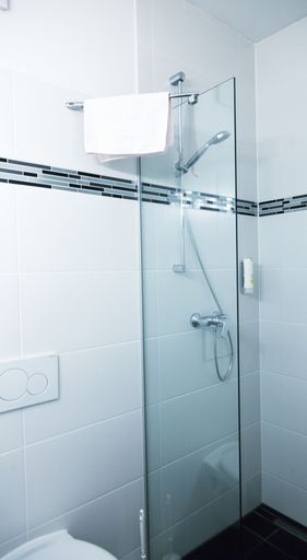 Bathroom 5, Hotel Quickborn, Pinneberg