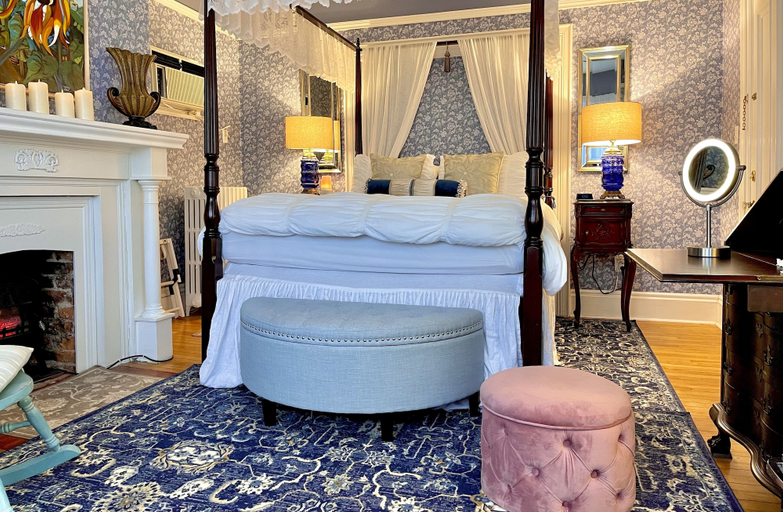 Bedroom 3, Charlotte's Rose Inn, Queens