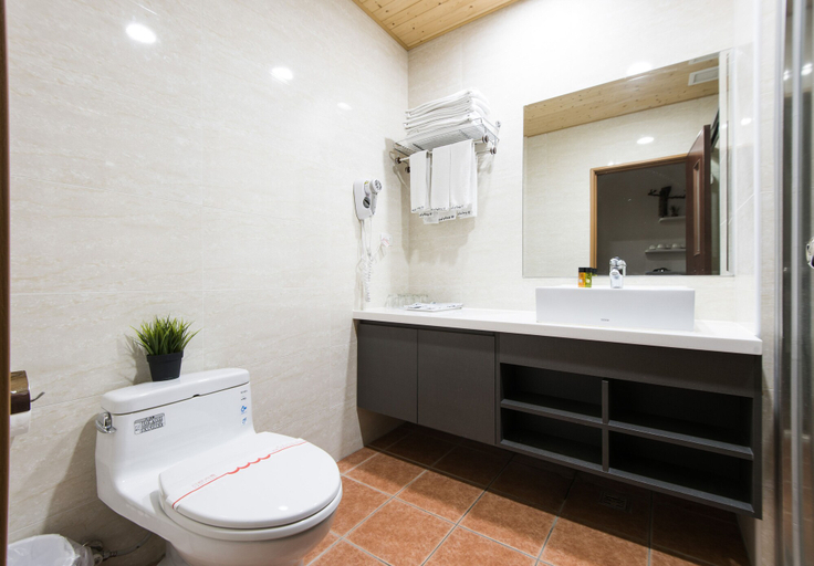 Bathroom 5, Kenting Kaiying Hotel, Pingtung