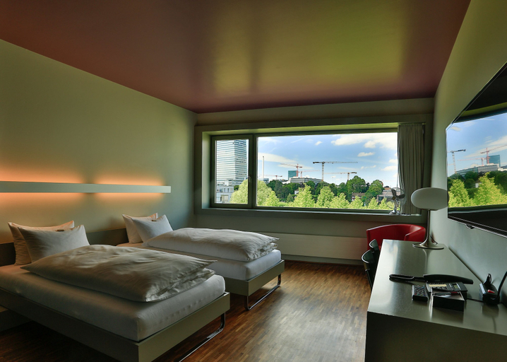 Bedroom 4, Dasbreitehotel, Arlesheim