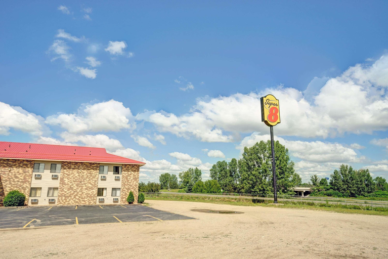 Exterior & Views 2, Super 8 by Wyndham Melrose, Stearns