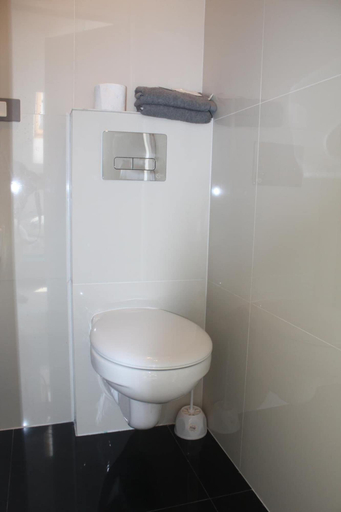 Bathroom 4, Studio Rental Central Warsaw, Warsaw
