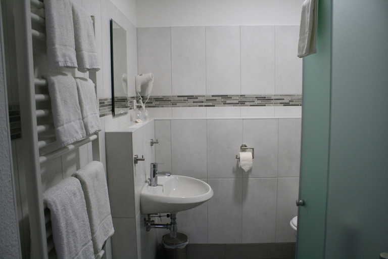 Bathroom 5, Pension Treenehof, Nordfriesland