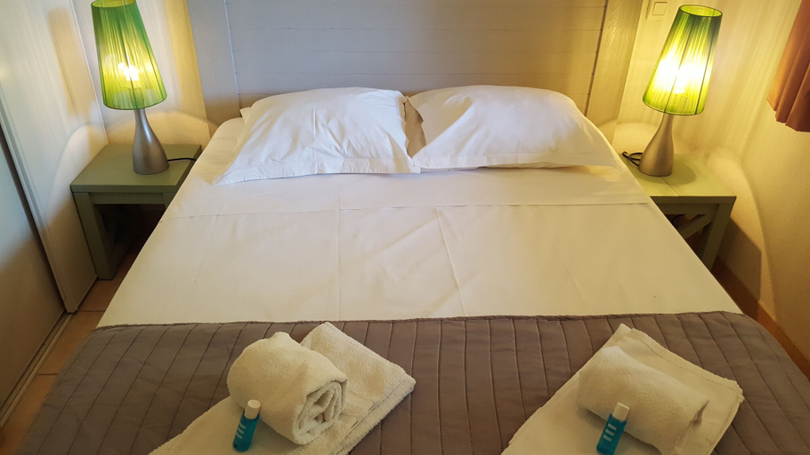 Bedroom 4, UZES APPART HOTEL, Gard