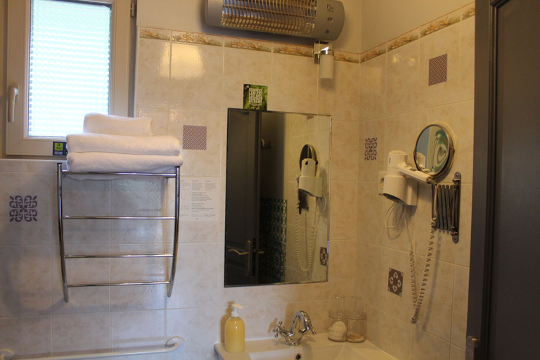 Bathroom, Hôtel-Gîte La Peyrade, Lot
