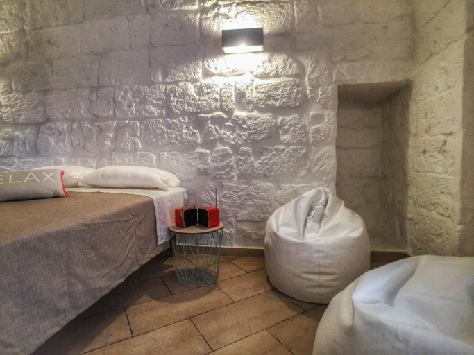 Bedroom 3, Cece Nove, Bari