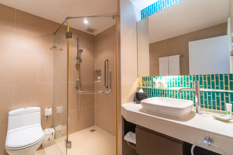 Bathroom 5, Radisson Resort & Suites Phuket, Phuket Island