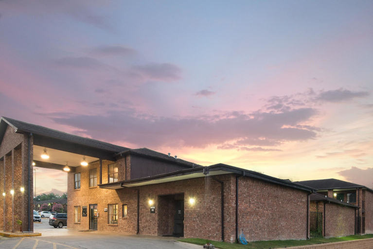 Exterior & Views 2, Super 8 by Wyndham Universal City, Bexar