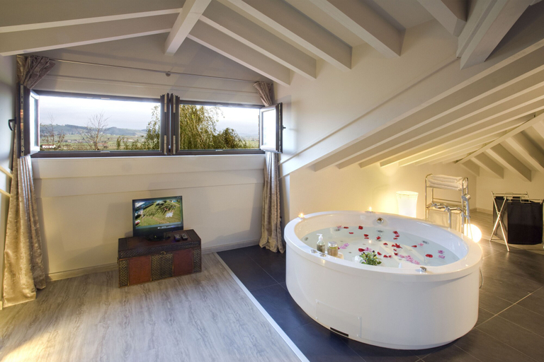 Bathroom 3, La Posada de Langre, Cantabria