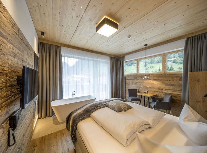 Bedroom 3, Post Hotel, Landeck