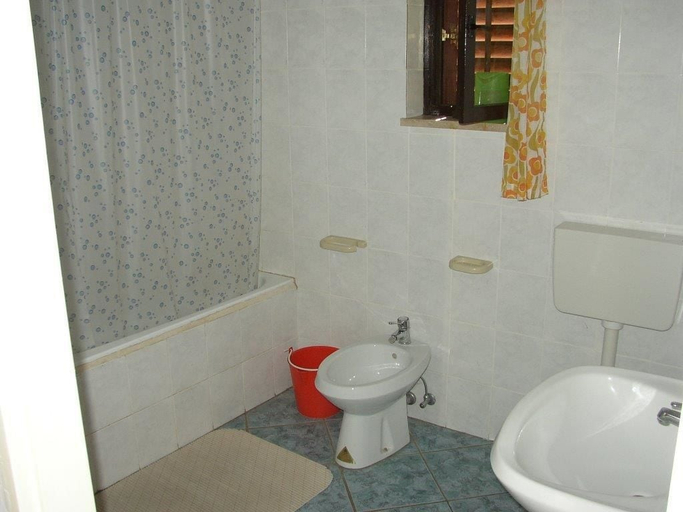 Bathroom, Impact villas, Raša