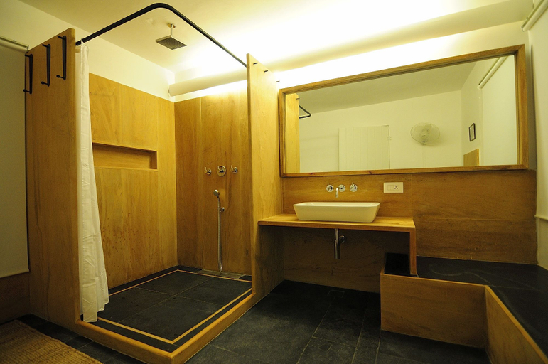 Bathroom 4, Trees & Tigers, Alwar