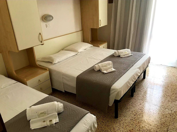 Bedroom 3, Lively Hotel, Rimini