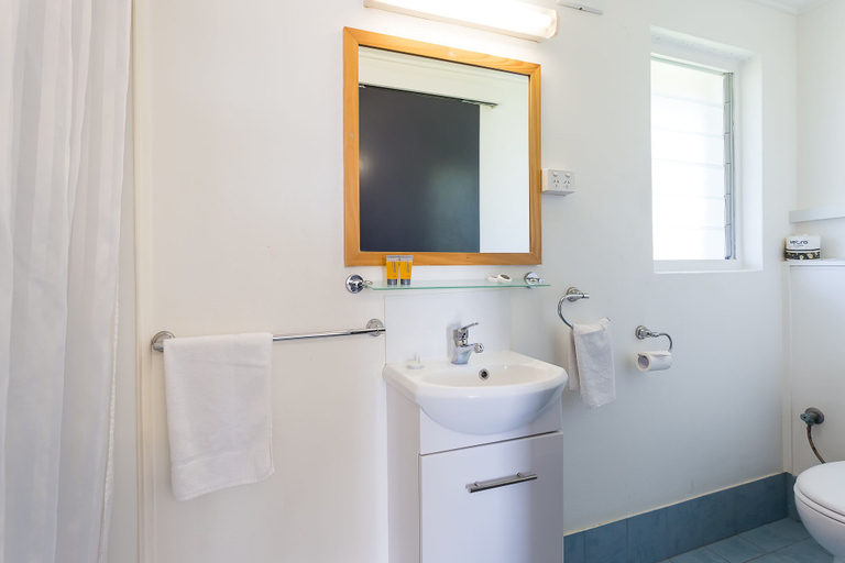 Bathroom 5, Wynnum Anchor Motel, Wynnum