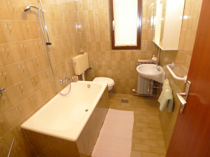 Bathroom, Three Person Apartment Near the Beach, Medulin
