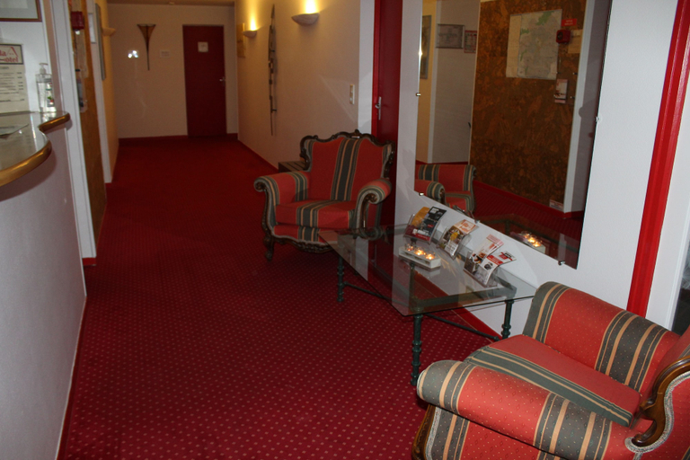 Others 5, Villa hotel, Aube