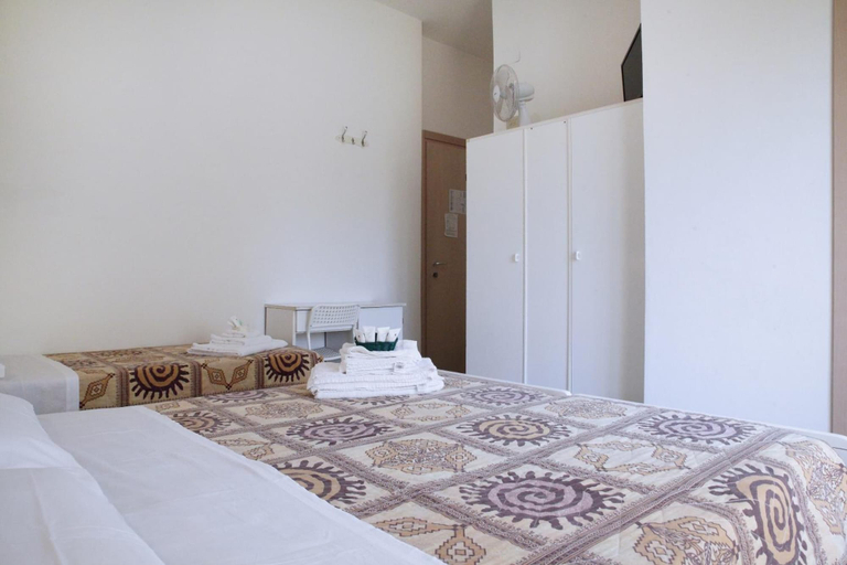Bedroom 2, Hotel Lagomaggio, Rimini