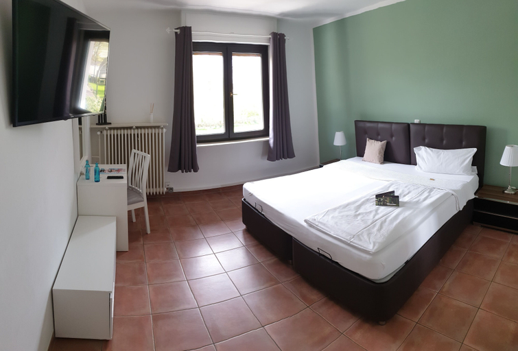 Bedroom 5, Zur Wolfschlucht, Offenbach