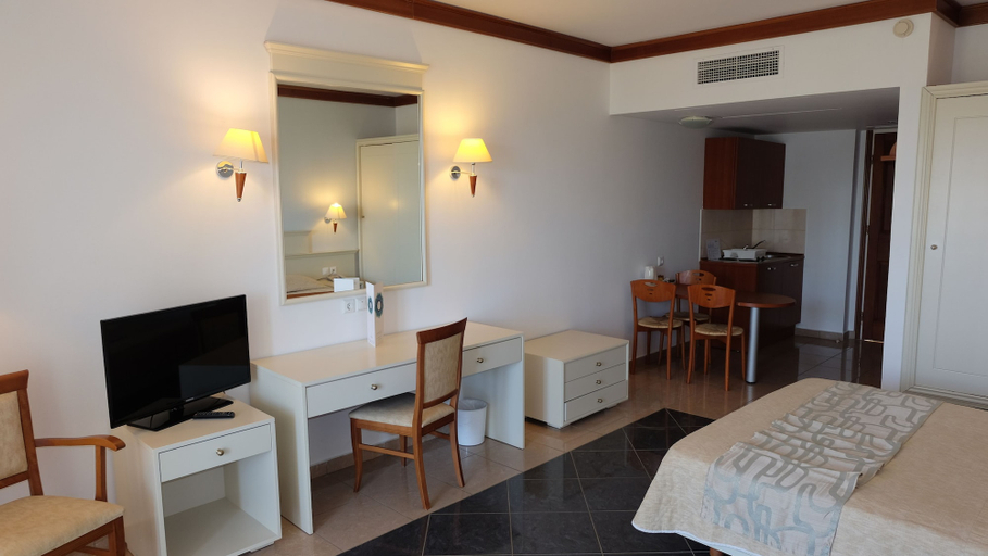 Bedroom 4, Kipriotis Maris Suites by Anayia All Inclusive Resorts, South Aegean