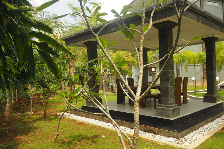 Exterior & Views 21