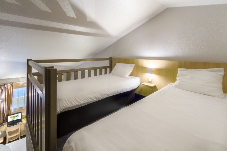 Bedroom 4, B&B HOTEL Cherbourg, Manche