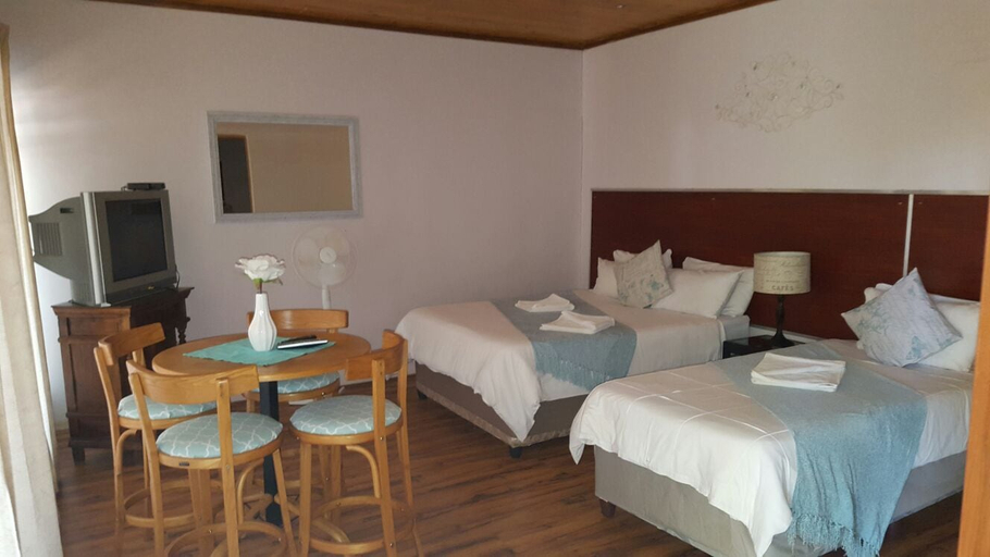 Bedroom 5, 21 on Coetzee Guest House, Mangaung