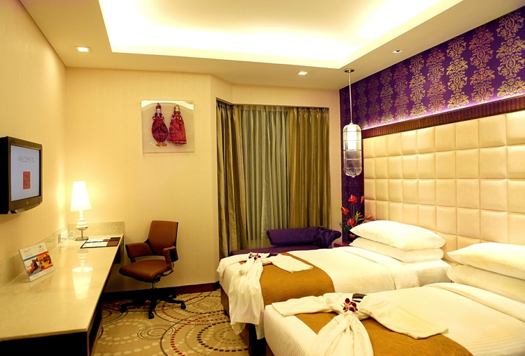 Bedroom 3, The Metropolitan Hotel and Spa New Delhi, Delhi