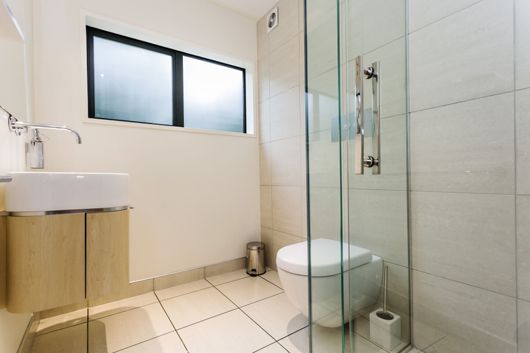 Bathroom 3, Oasis on Belmont Lane, Dunedin