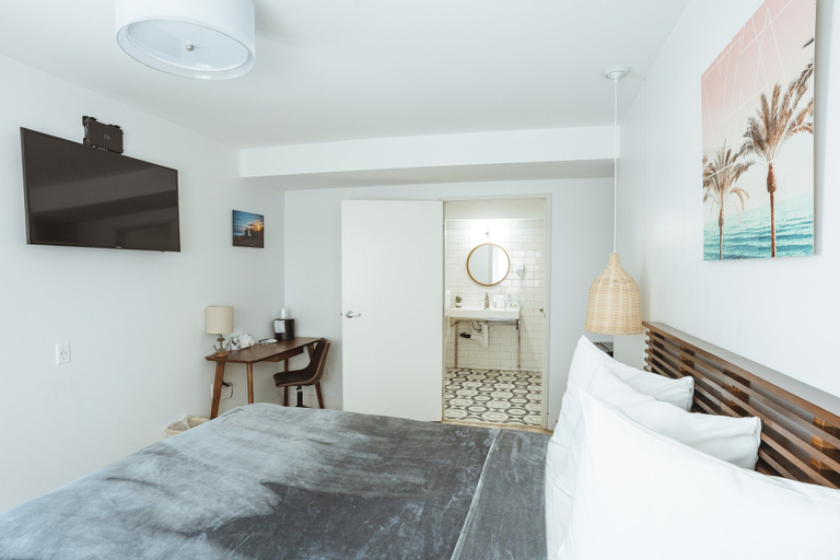 Bedroom 4, The Belmont Shore Inn, Los Angeles