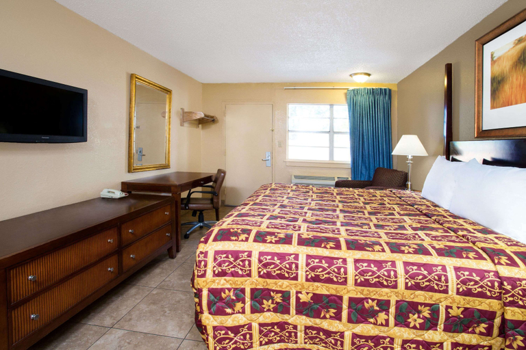 Bedroom 3, Knights Inn Orlando, Orange