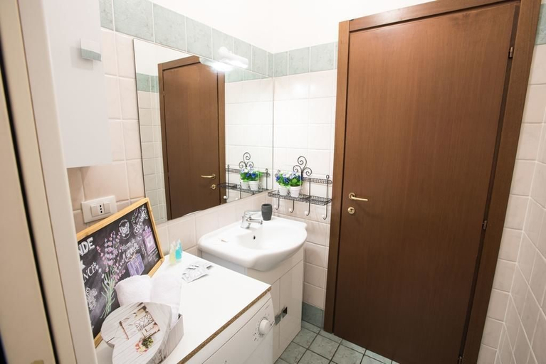 Bathroom 3, Studio Hosts 2 Via San Gervasio Flat in Bo, Bologna