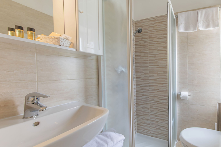 Bathroom 5, Hotel Sorapiss, Belluno