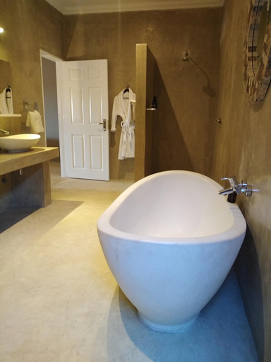 Bathroom 4, Bagatelle Kalahari Game Ranch, Mariental Rural