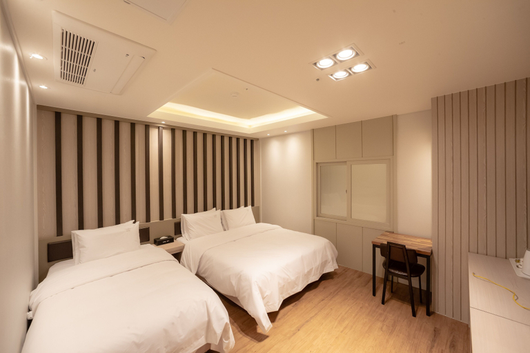 Bedroom 2, Hotel Lin, Jung