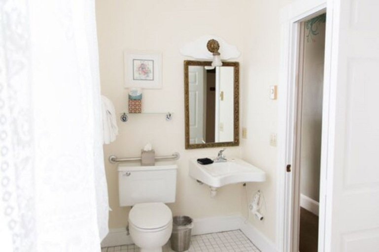 Bathroom 3, Admiral Fitzroy Inn, Newport