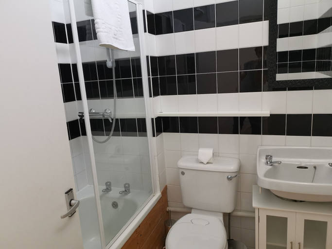 Bathroom, BookedUK - NEW Large duplex apartment, Hertfordshire