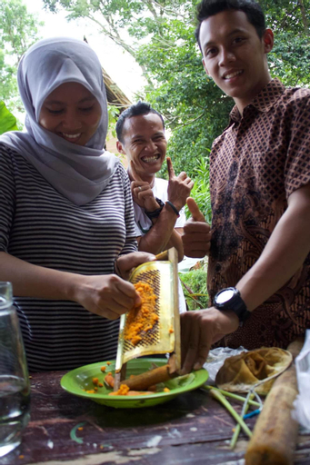Food & Drinks 13