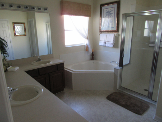 Bathroom 3, R1 Glenbrook 5 bed / 4 Bath, Lake