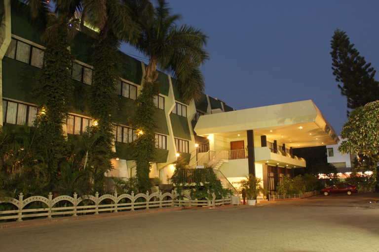 Exterior & Views 2, Hotel Parisutham, Thanjavur