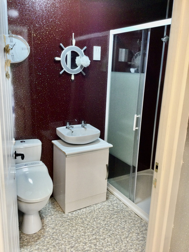 Bathroom 3, Stunning 2-bed Cottage Countryside Outside Ayr, East Ayrshire