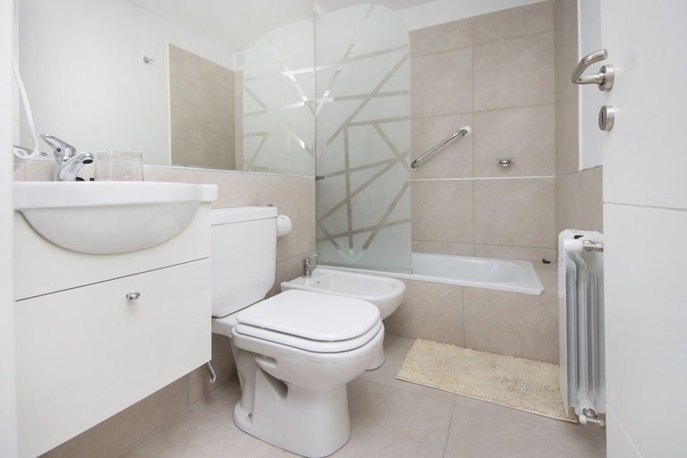 Bathroom, A16 Ituzaingo Apartment, Capital